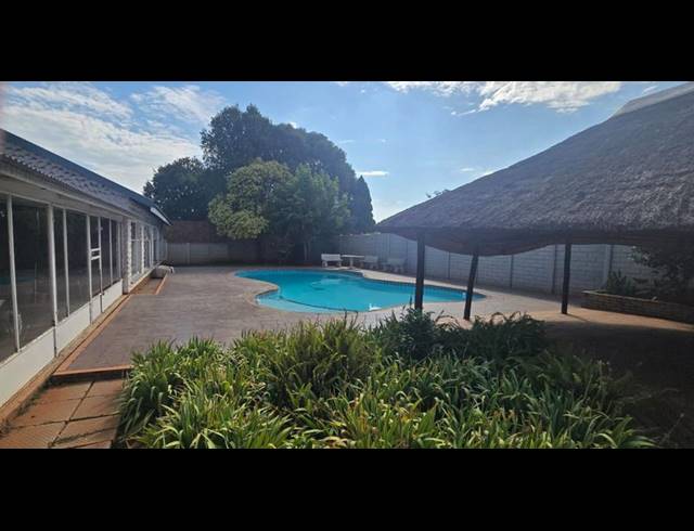 3 BEDROOM HOUSE FOR SALE IN VANDERBIJLPARK SE 2